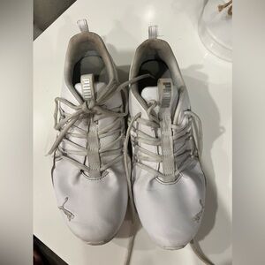 Women’s  Puma tennis shoes